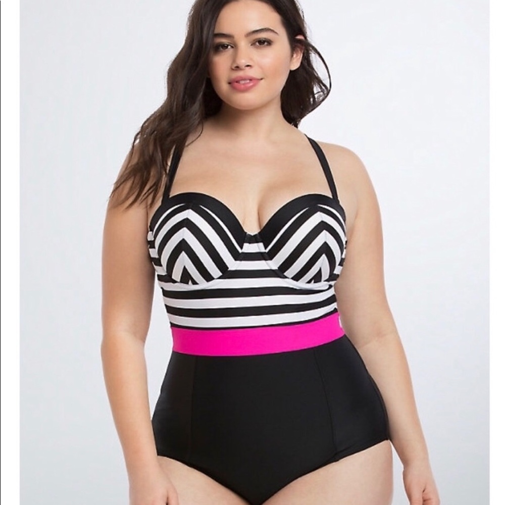 Torrid size 1 swim suit EUC